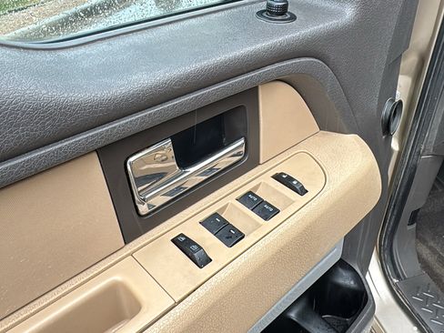 Used 2012 Ford F150 XLT w/ XLT Chrome Pkg image 12