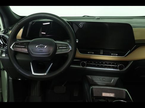 Certified 2025 Chevrolet Equinox ACTIV w/ Safety and Technology Package AWD/4WD image 17