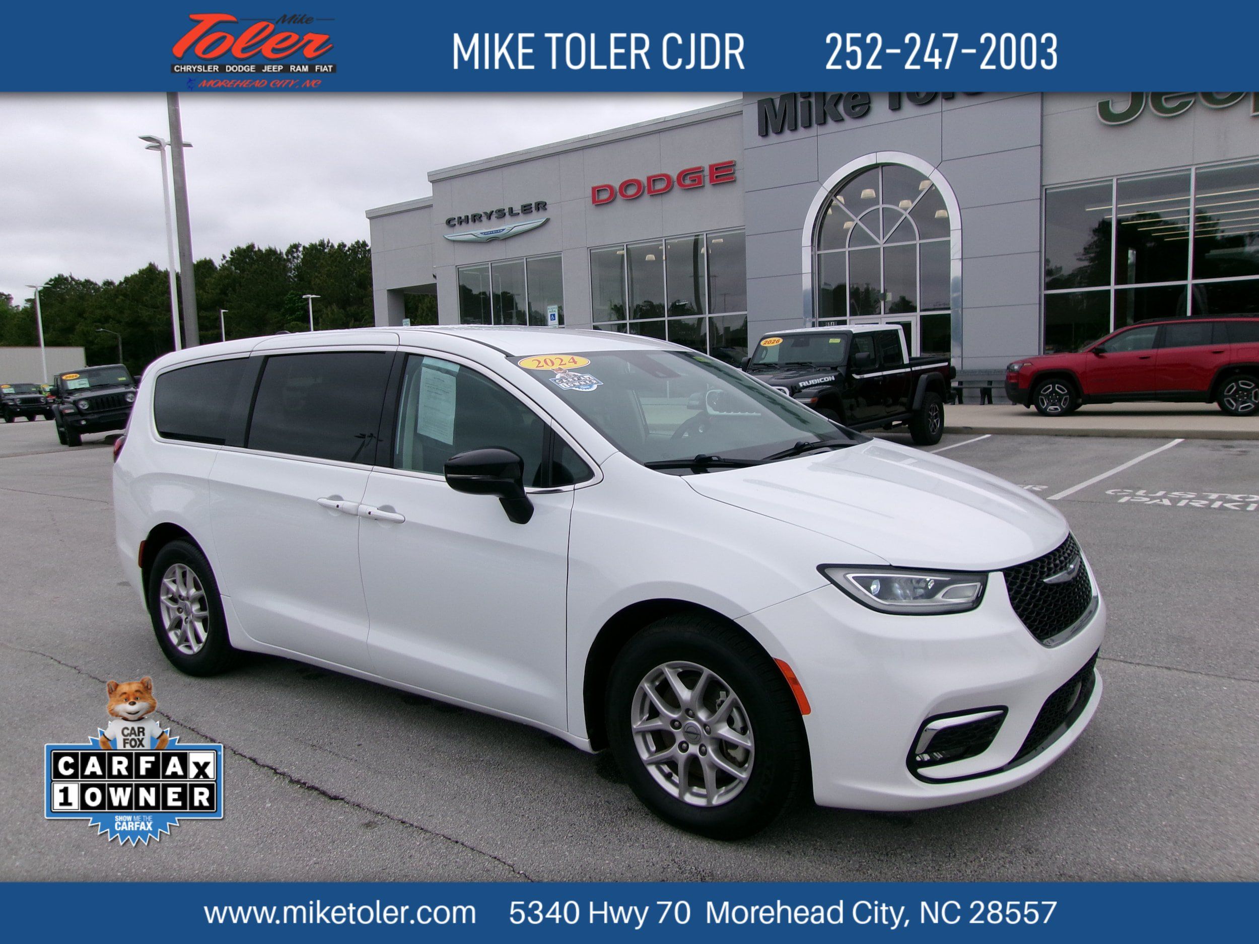 Used 2024 Chrysler Pacifica Touring-L FWD image 1