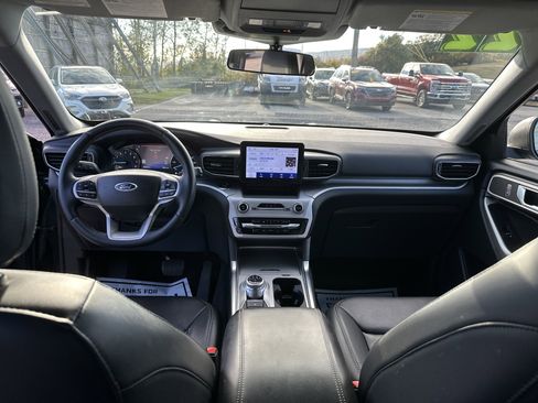 Used 2022 Ford Explorer XLT w/ Equipment Group 202A image 15