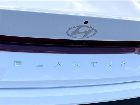 Used 2025 Hyundai Elantra SE FWD image 27