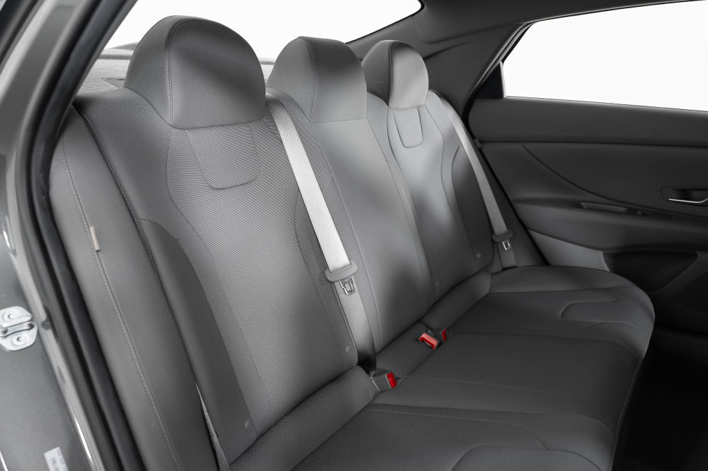 Certified 2026 Hyundai Elantra SE FWD image 23