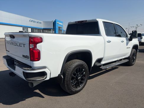 Used 2023 Chevrolet Silverado 2500 High Country w/ Z71 Off-Road Package AWD/4WD image 5
