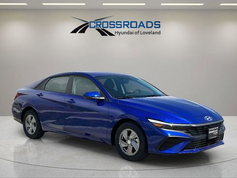 Used 2025 Hyundai Elantra SE w/ Cargo Package image 3