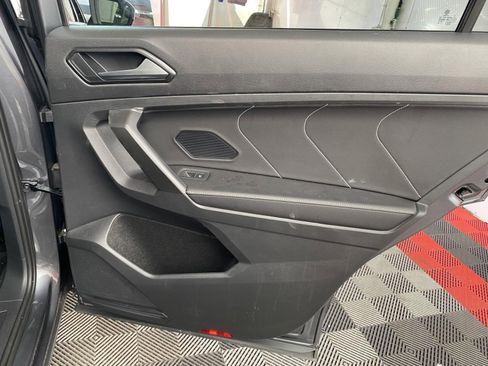 Used 2022 Volkswagen Tiguan SE image 10