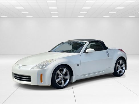 Used 2007 Nissan 350Z Touring RWD image 5