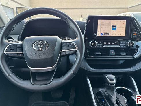 Used 2024 Toyota Highlander LE image 19