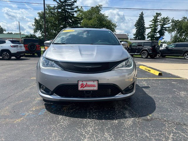 Used 2018 Chrysler Pacifica Limited w/ Advanced Safetytec Group FWD image 3