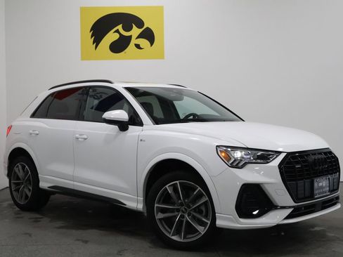 Used 2024 Audi Q3 2.0T Premium Plus w/ Premium Plus Package image 2