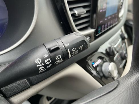 Used 2018 Chrysler Pacifica Touring Plus image 18