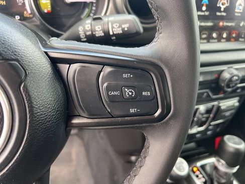 Used 2023 Jeep Wrangler Unlimited AWD/4WD image 31