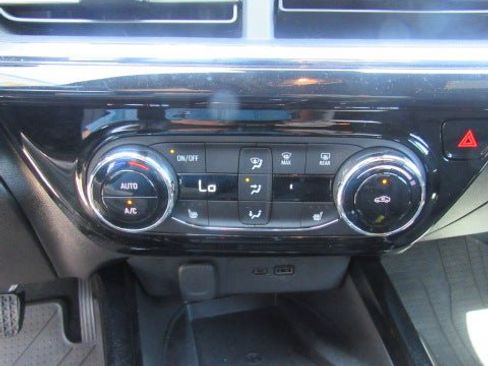 Used 2024 Chevrolet Trax RS w/ Sunroof Package image 21