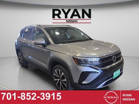 Used 2024 Volkswagen Taos SE image 7