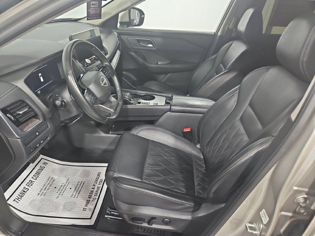 Certified 2025 Nissan Rogue Platinum FWD image 11
