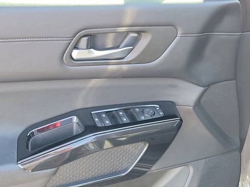 Used 2022 Nissan Pathfinder SV FWD image 16