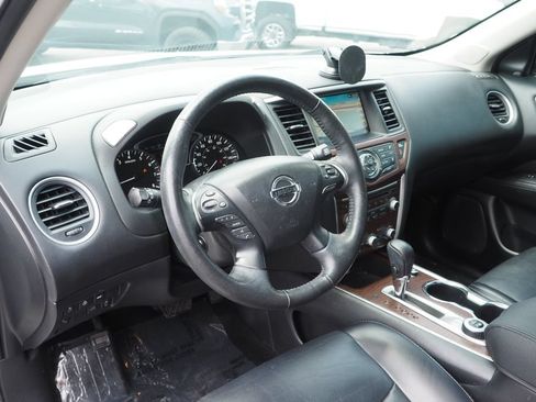 Used 2019 Nissan Pathfinder Platinum AWD/4WD image 12