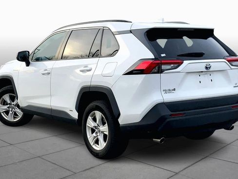 Used 2021 Toyota RAV4 LE image 12