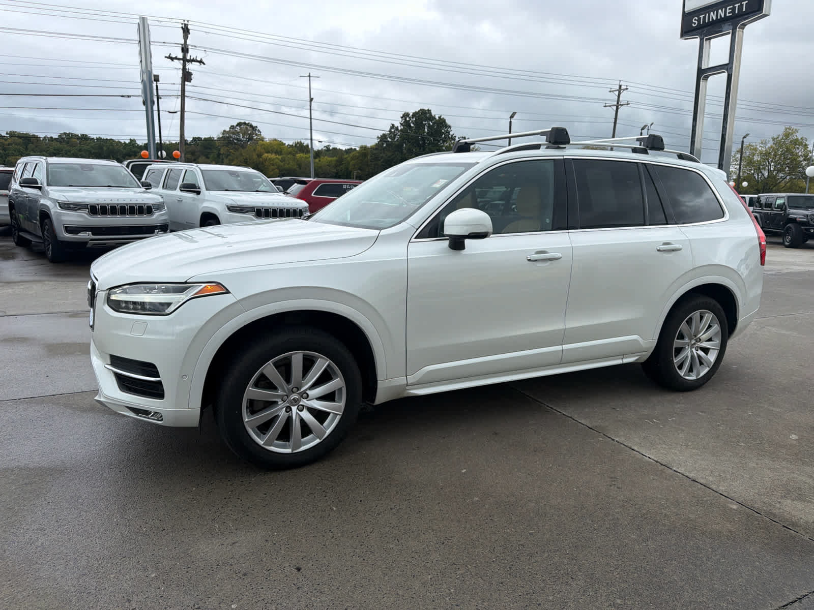 Used 2017 Volvo XC90 T6 Momentum w/ Vision Package AWD/4WD image 5