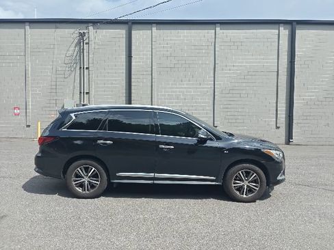 Used 2019 INFINITI QX60 Luxe w/ Essential Package FWD image 2