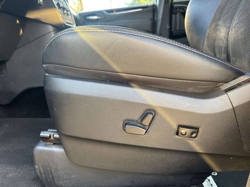 Used 2019 Dodge Grand Caravan SXT w/ Blacktop Package image 13