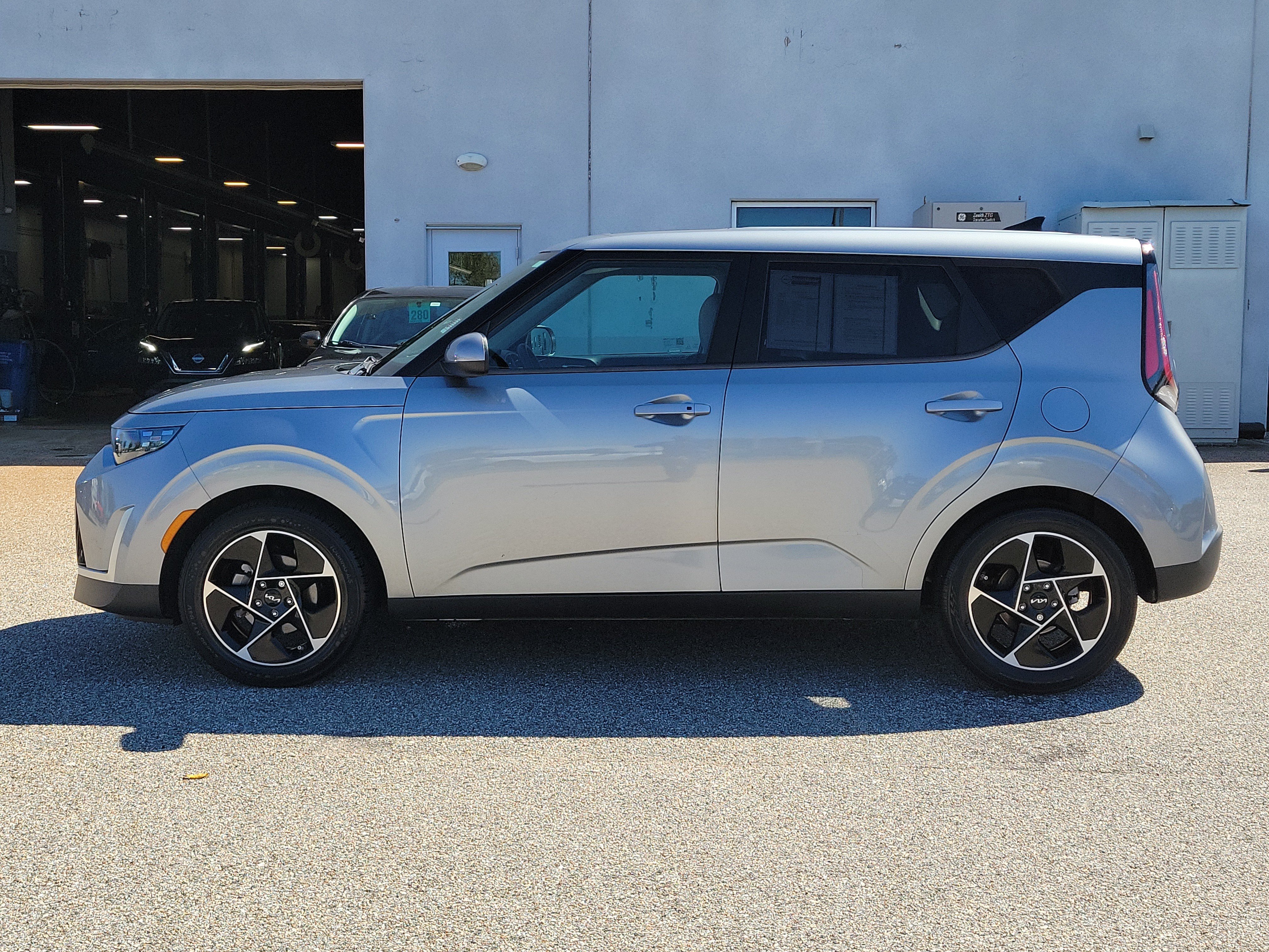 Used 2023 Kia Soul EX FWD image 9