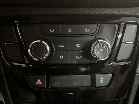 Used 2021 Buick Encore Preferred w/ Safety Package image 20