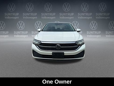 Used 2023 Volkswagen Jetta SE w/ Panoramic Sunroof Package FWD image 9