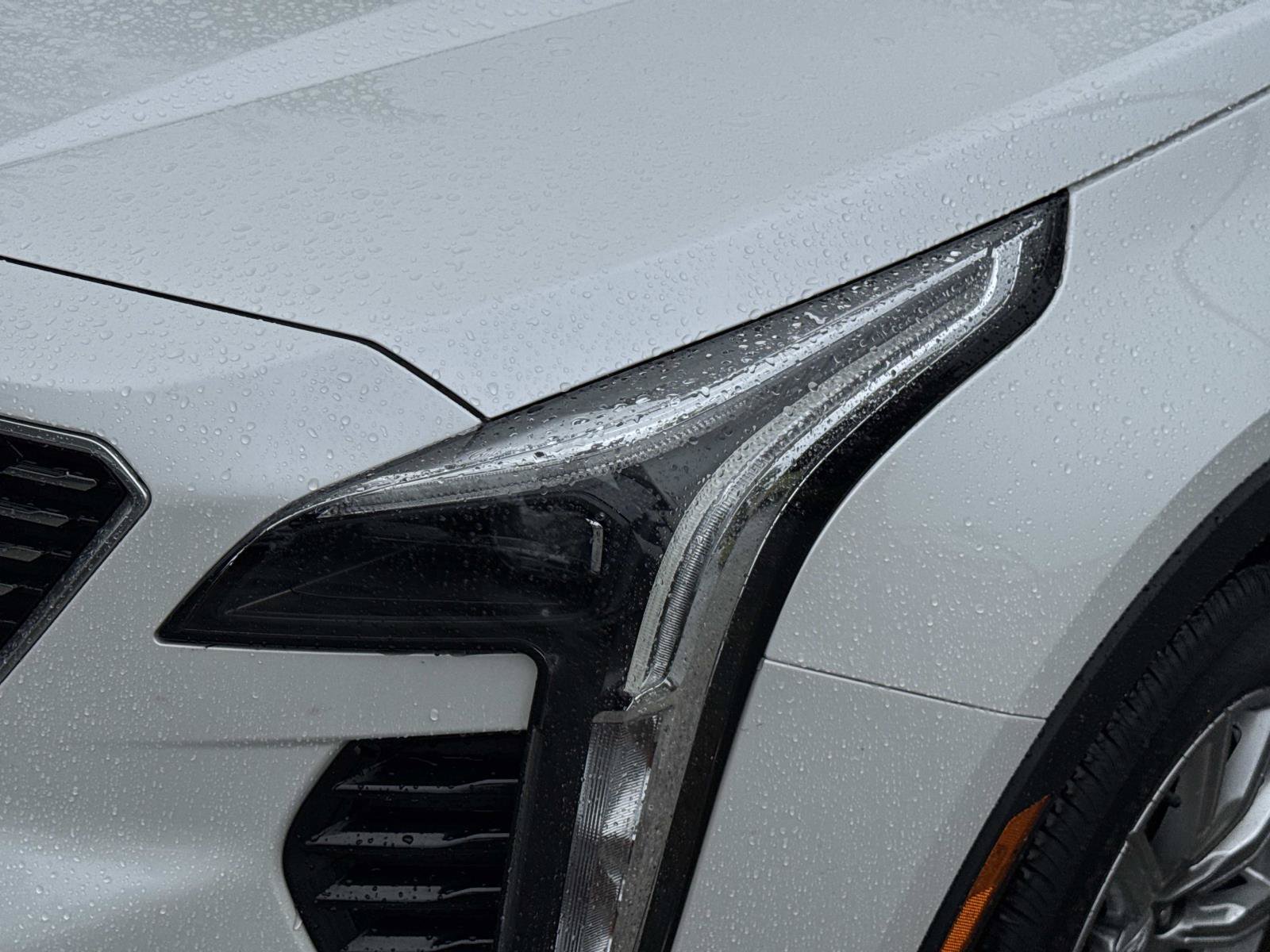 Used 2020 Cadillac XT4 Premium Luxury w/ Enhanced Visibility Package FWD image 9