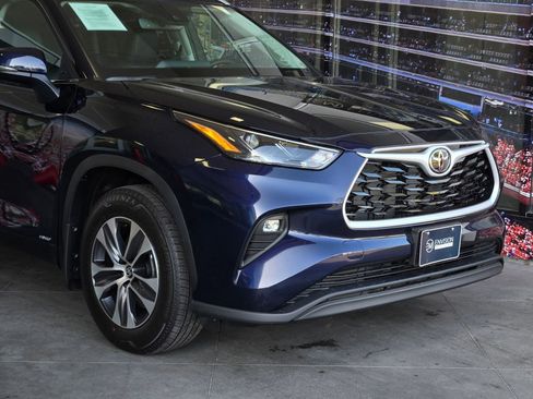 Certified 2026 Toyota Highlander XLE AWD/4WD image 2