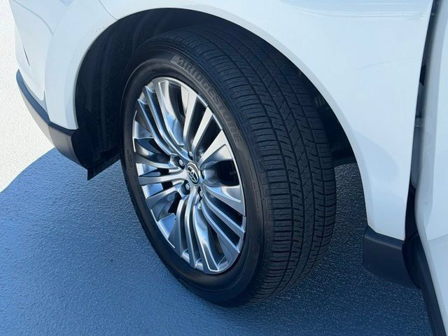 Certified 2022 Toyota Venza Limited w/ Advanced Technology Package AWD/4WD image 30