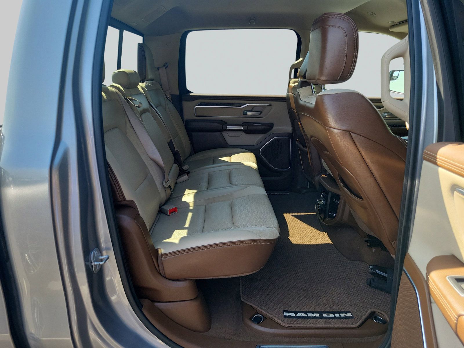 Used 2019 RAM 1500 Laramie AWD/4WD image 32