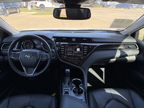 Used 2020 Toyota Camry XLE image 20