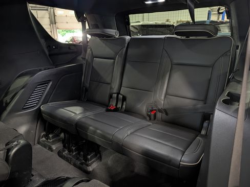 Used 2024 GMC Yukon SLT w/ SLT Luxury Package AWD/4WD image 10