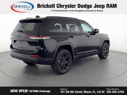 Used 2024 Jeep Grand Cherokee Altitude image 4