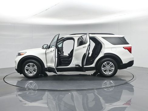 Used 2023 Ford Explorer XLT RWD image 38