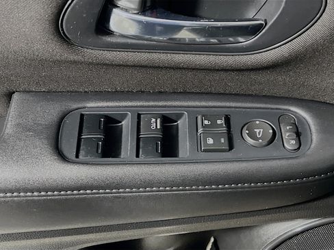 Used 2016 Honda HR-V LX image 16