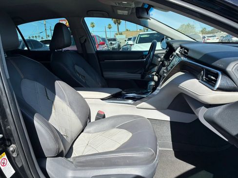 Used 2018 Toyota Camry XLE FWD image 26