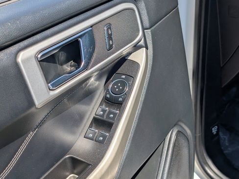 Used 2022 Ford Explorer XLT w/ Equipment Group 202A AWD/4WD image 21