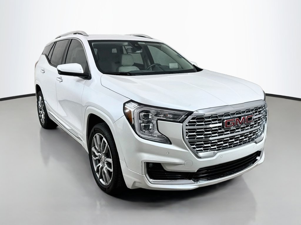 Used 2023 GMC Terrain Denali AWD/4WD image 1