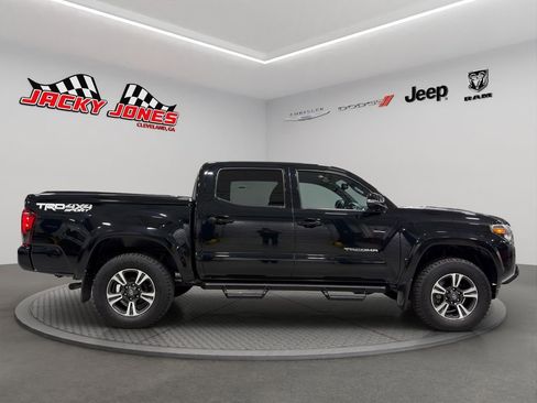 Used 2019 Toyota Tacoma TRD Sport w/ Technology Package image 11
