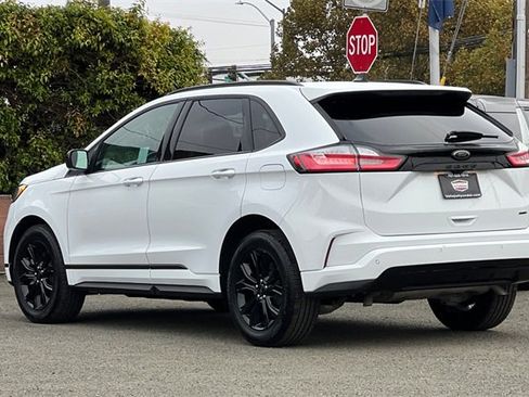 Used 2024 Ford Edge SE w/ Black Appearance Package image 9