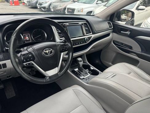 Used 2015 Toyota Highlander XLE AWD/4WD image 7