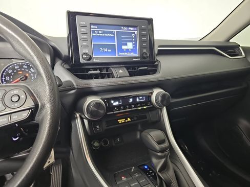 Used 2020 Toyota RAV4 LE FWD image 19