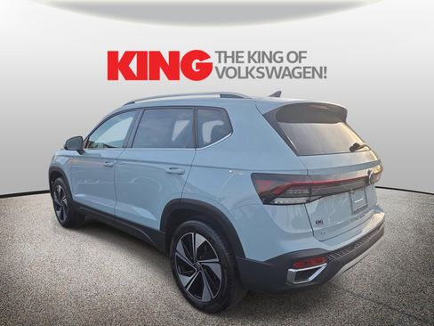 Used 2025 Volkswagen Taos SE w/ Panoramic Sunroof Package image 6
