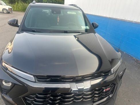 Used 2025 Chevrolet TrailBlazer RS w/ Convenience Package AWD/4WD image 3