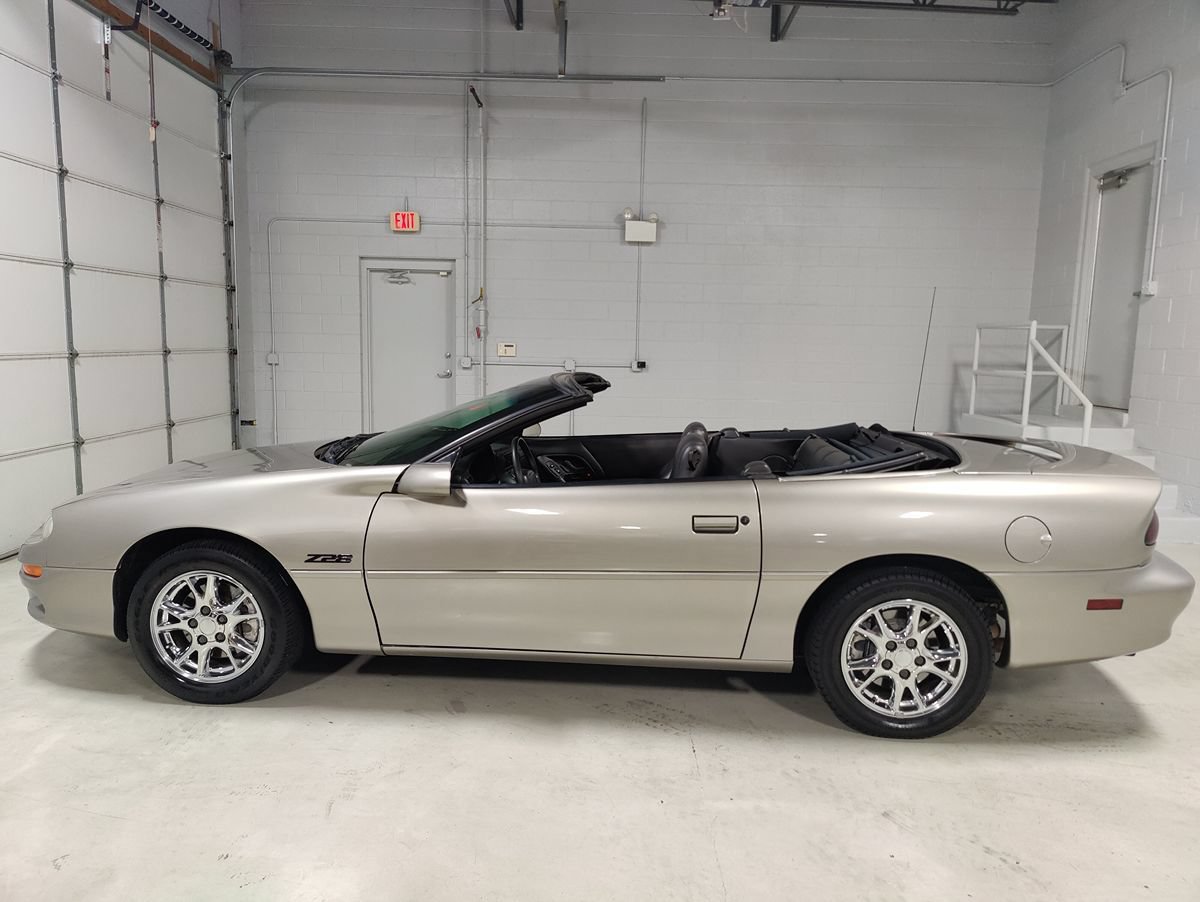 Used 2002 Chevrolet Camaro Z28 RWD image 25