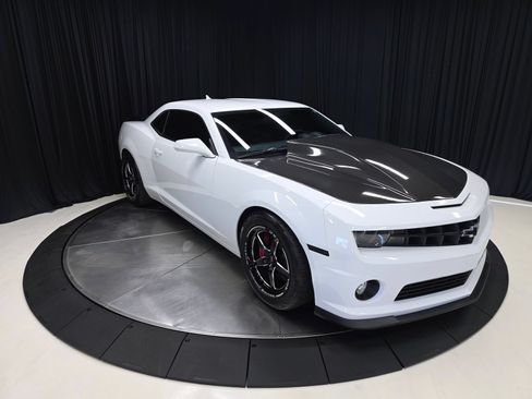 Used 2013 Chevrolet Camaro SS w/ SS Performance Package RWD image 8