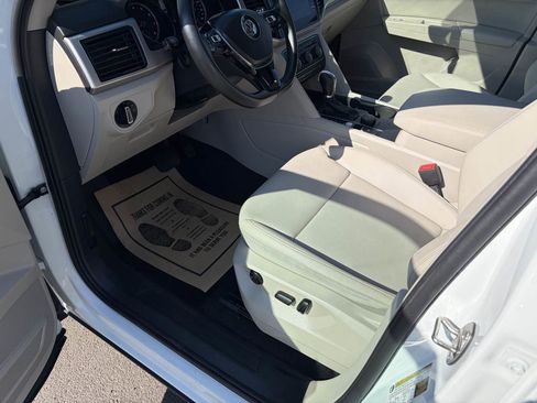 Used 2019 Volkswagen Atlas SE w/ Towing Package image 9
