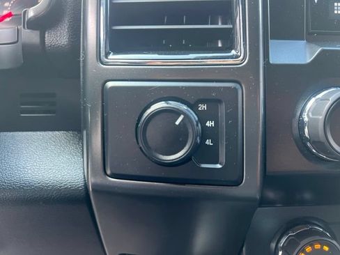 Used 2020 Ford F150 XLT w/ Equipment Group 302A Luxury AWD/4WD image 28