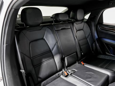 Used 2020 Porsche Cayenne S image 32